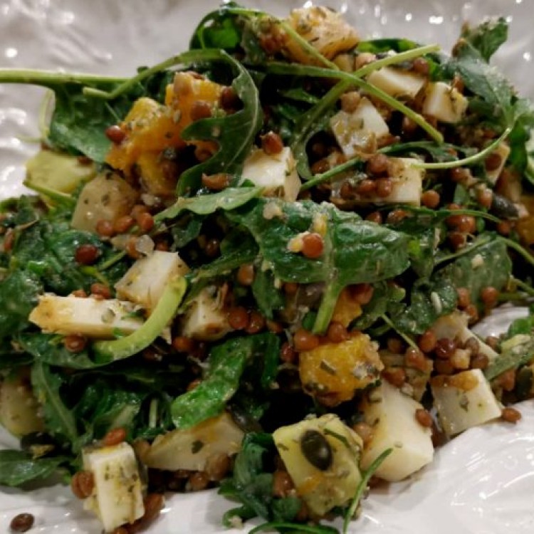 Salada de lentilhas, abóbora, queijo e tomilho