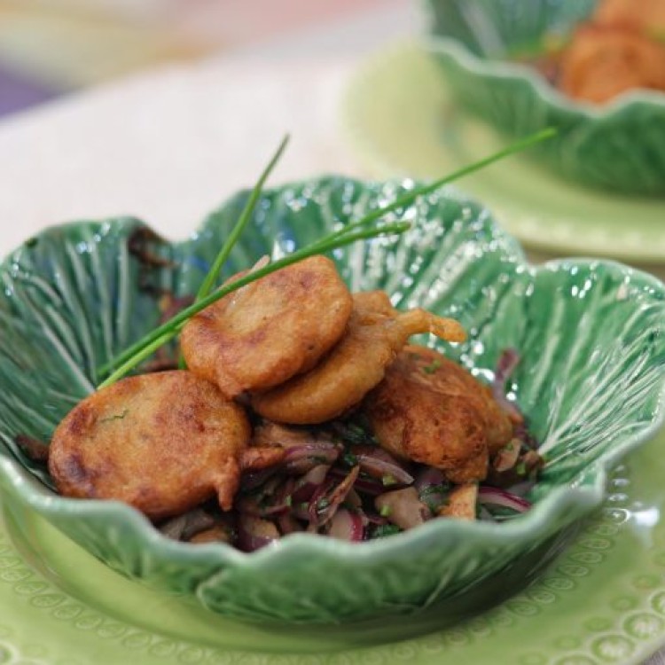 Pataniscas de castanhas e feijão branco com cebolinho
